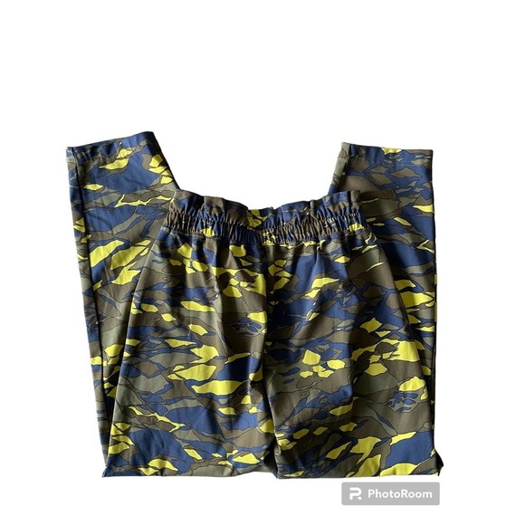 Pureluxe by Fabletics Margo Camo **size small** - Picture 6 of 7